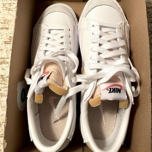 Brand New Women’s Nike Blazer Low ‘77